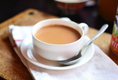 热乎乎的奶茶,热乎乎奶茶，温暖你的味蕾与心房